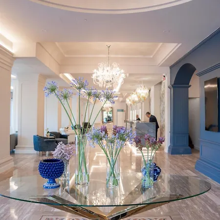 Отель Grand Gallia 4*