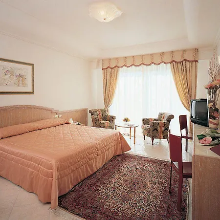 Отель Grand Gallia